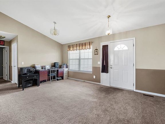 3rd image of 14 Glen Eagle Ct