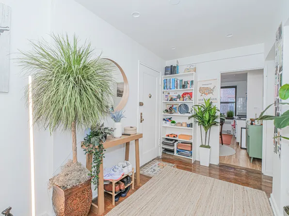 2140 Knapp Street image 8 of 21