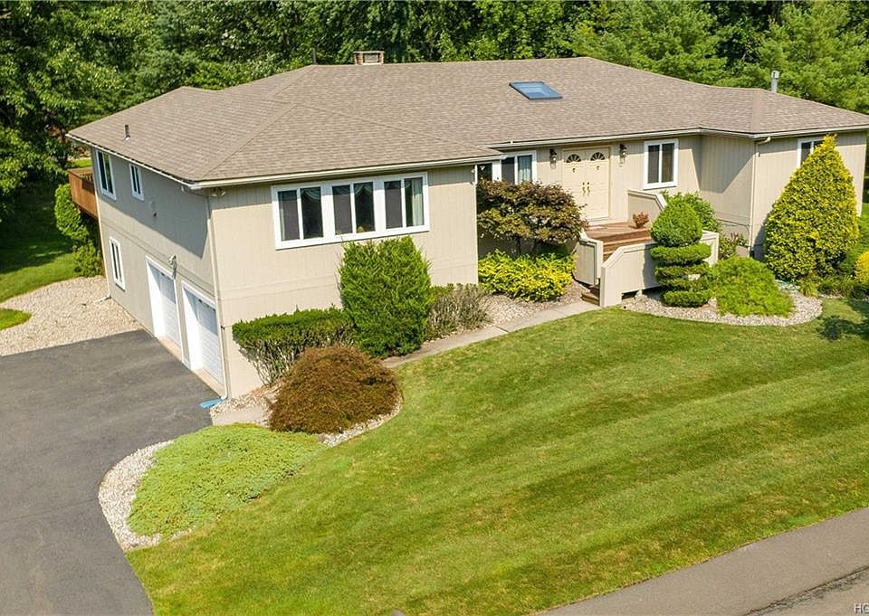 1st image of 12 Tarry Hill Dr