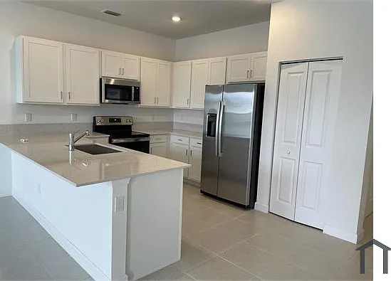 6921 Harbours Edge Ave — Photo 2
