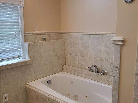 3rd image of 30 Boat Ln