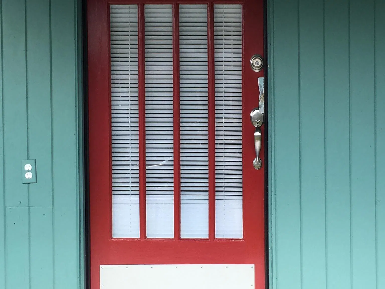 422 S Victor Ave — Photo 2