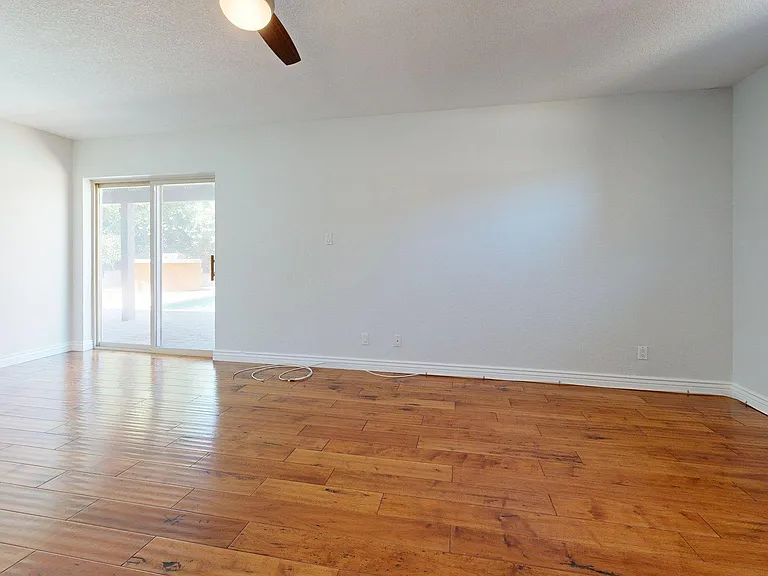 2534 S Grandview Ave — Photo 13