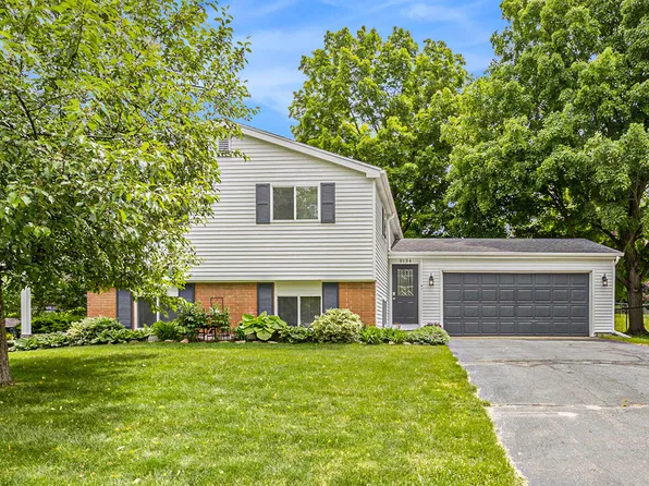 5134 Surf Dr NE, Rockford, MI 49341