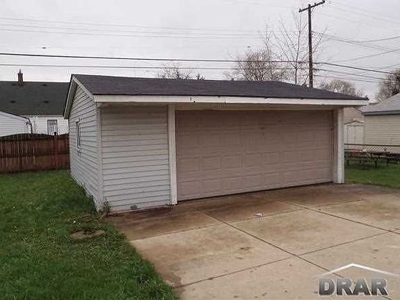 3rd image of 12520 Pearl St
