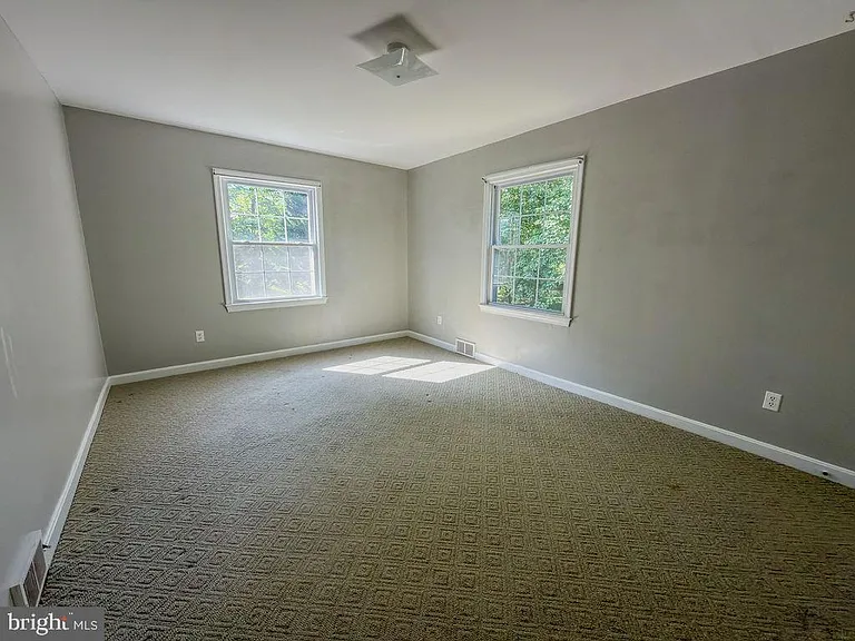 11 Hickory Ln — Photo 32