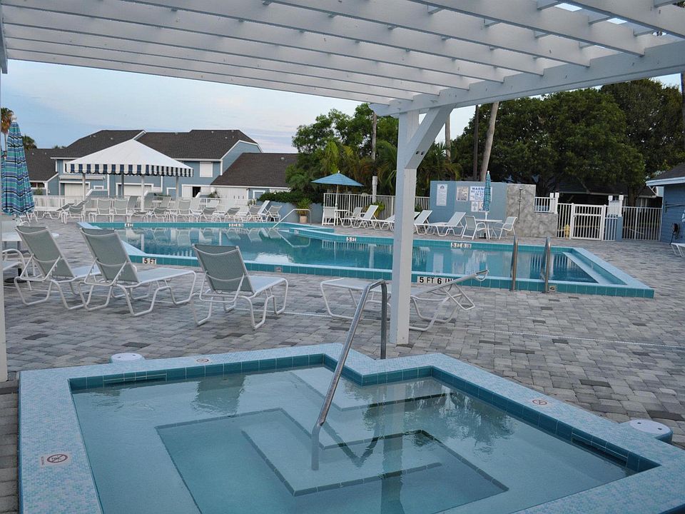 1st image of 124 Ocean Dunes Cir