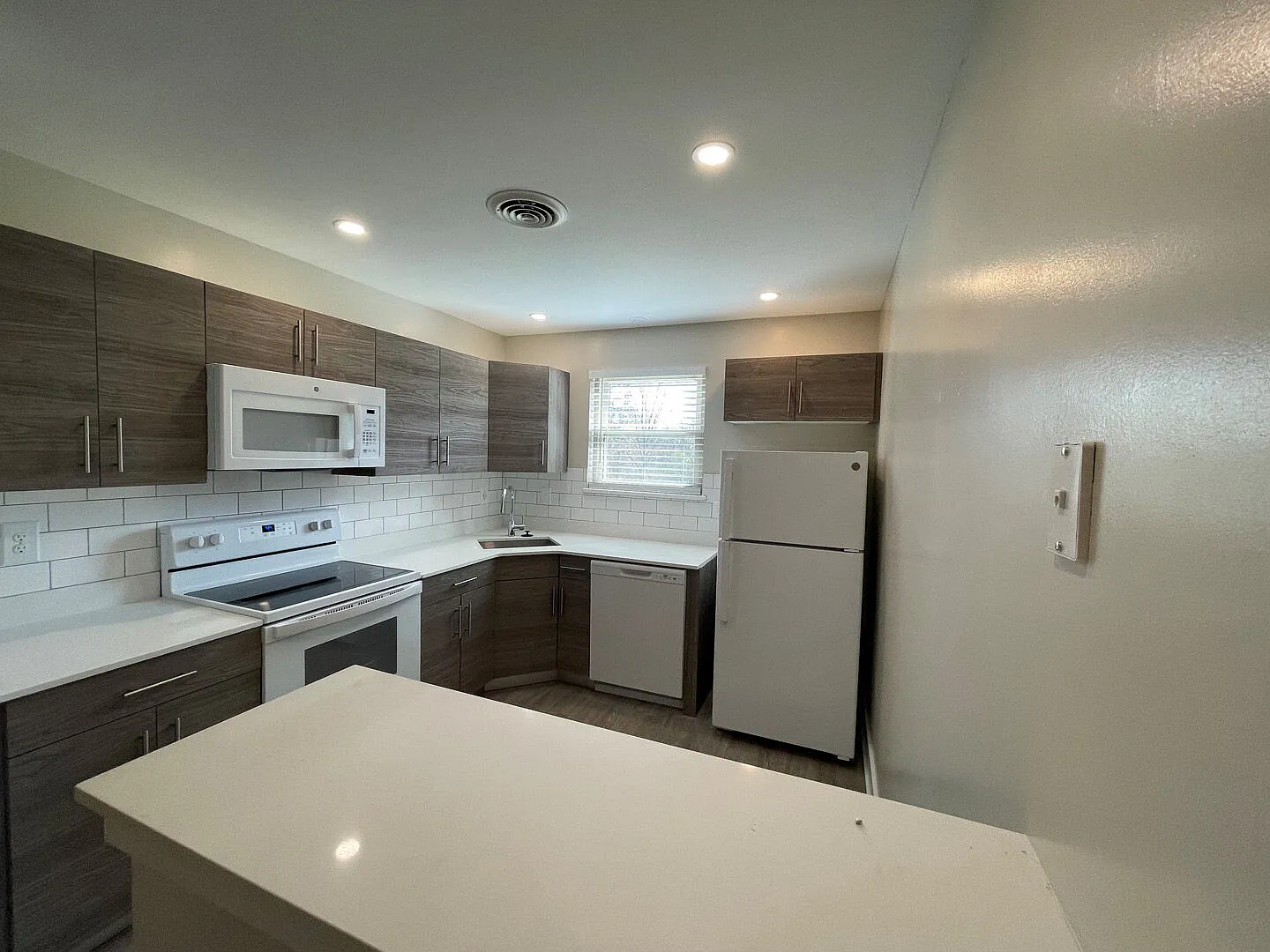 Hillside Apartments — Photo 1