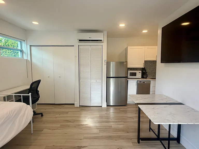 1125 Almeria Ave #2 — Photo 1