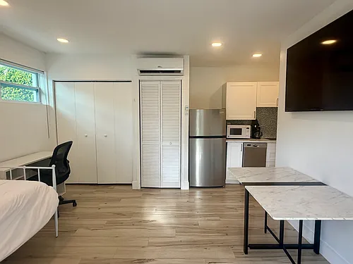1125 Almeria Ave #2 Photo 1