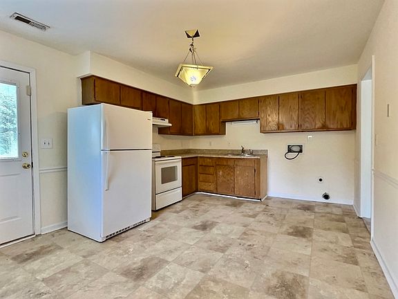 3rd image of 101 Archdale Dr