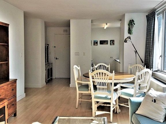 5th image of 322 W 57th St APT 25C