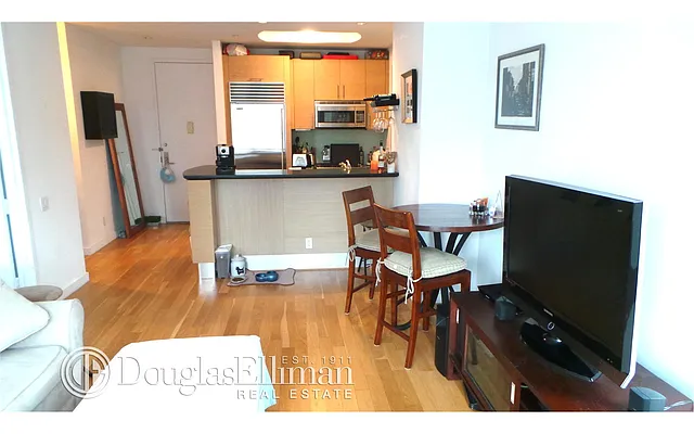 Rented by Douglas Elliman | media 36