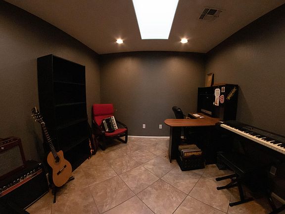 5th image of 3308 S 81st Ave