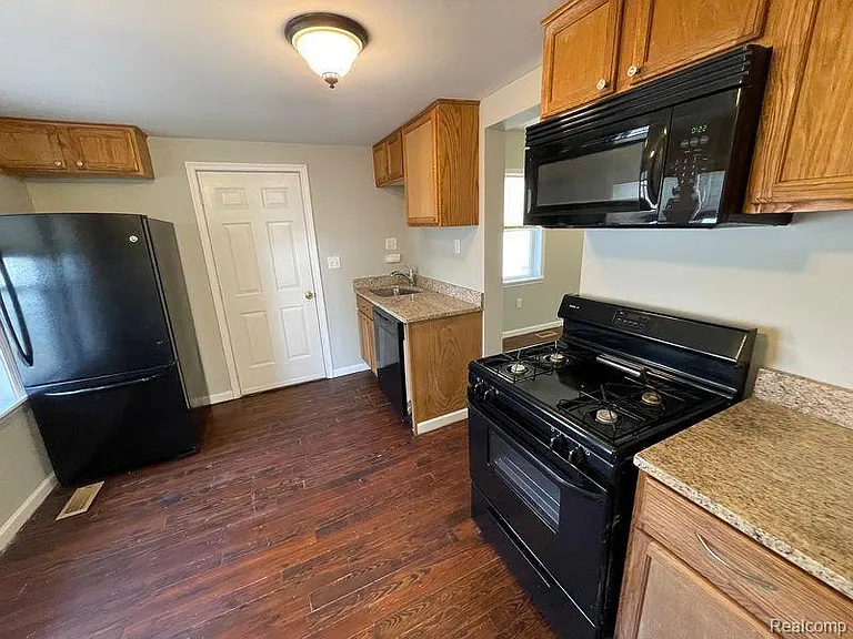 429 E Hayes Ave — Photo 6