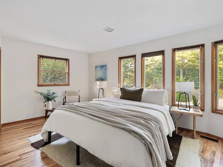 83 Three Mile Harbor Dr — Photo 10