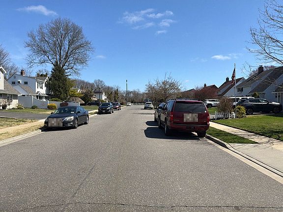 5th image of 161 Duck Pond Dr N