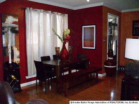 5th image of 1040 Aime St