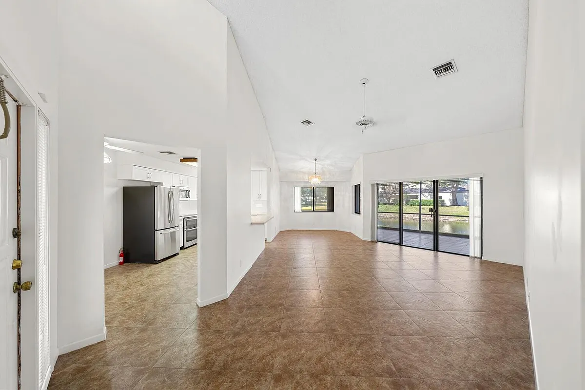 Building Photo - 9415 Chelsea Dr N