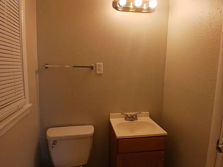 3614 Steele St — Photo 9