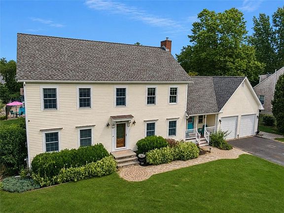 2nd image of 29 Chelsea Dr