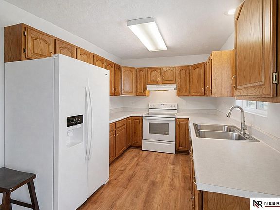 3rd image of 700 Folsom Ln