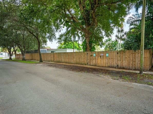 8850 SW 49th Pl, Cooper City, FL 33328