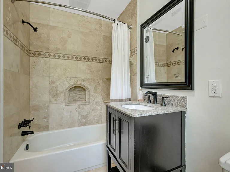 7845 Old Dominion Dr — Photo 62