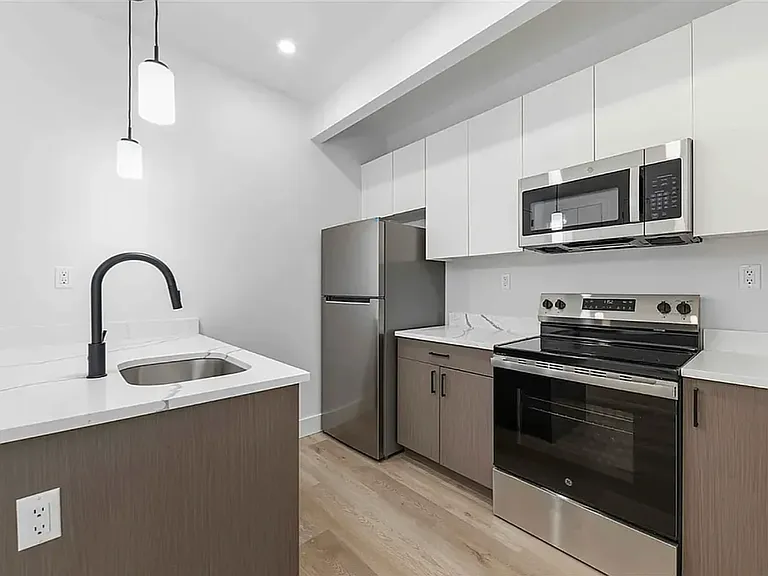 89-25 162nd St #401 — Photo 7