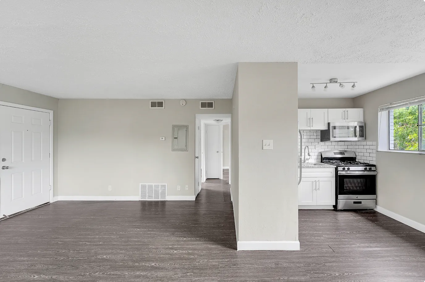 Oasis Apartments — Photo 4
