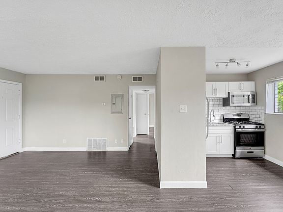 4th image of 736 Chamberlain Pl #381df9eeb
