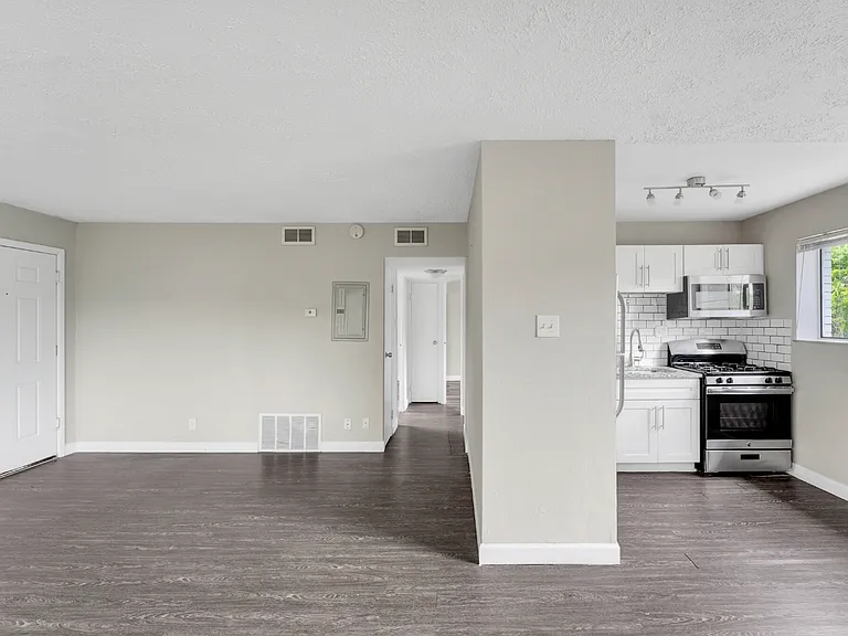 Oasis Apartments — Photo 4