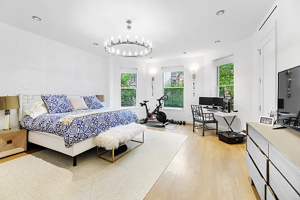 Rented by REAL New York | media 21