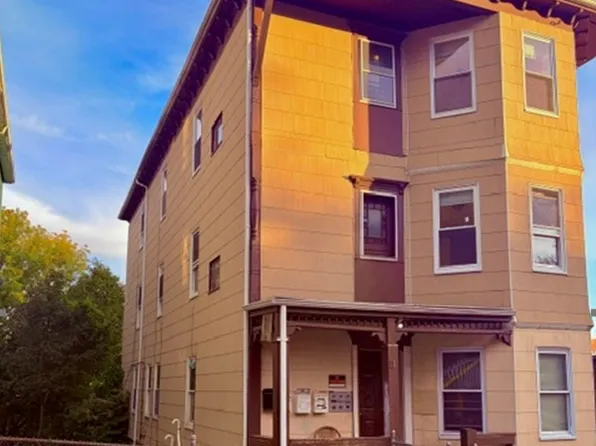 11 Glenwood St, Worcester, MA 01610