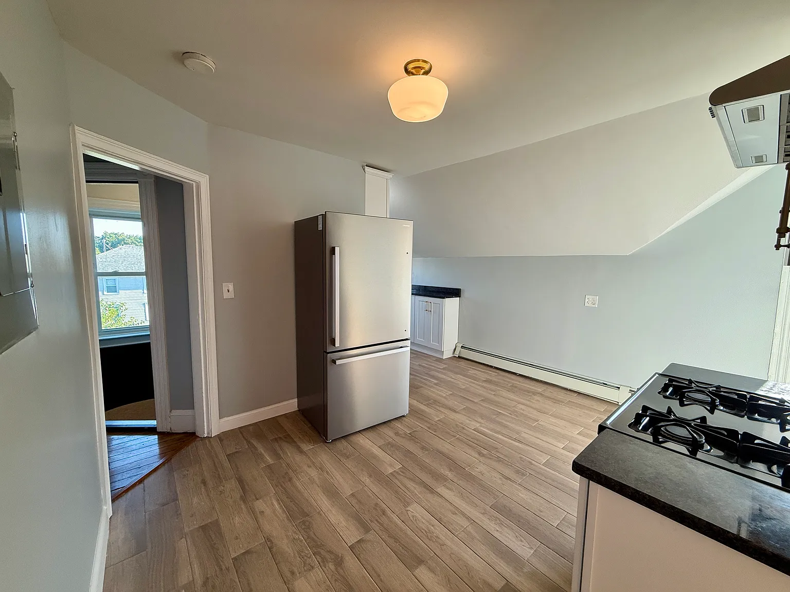 4 bed, 1300 sqft, $1,000 — Photo 2