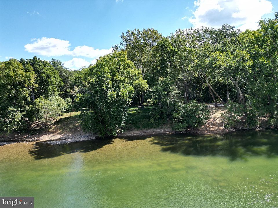 1st image of 30 River Haven Dr