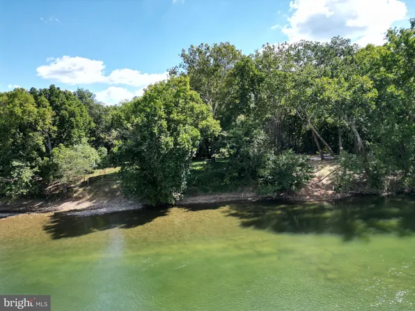 30 River Haven Dr, Harpers Ferry, WV 25425