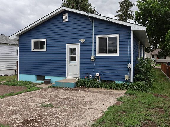 3rd image of 720 6th St SE