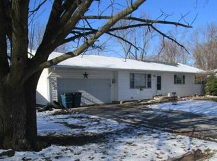 909 S Rollins St, Centralia, MO 65240