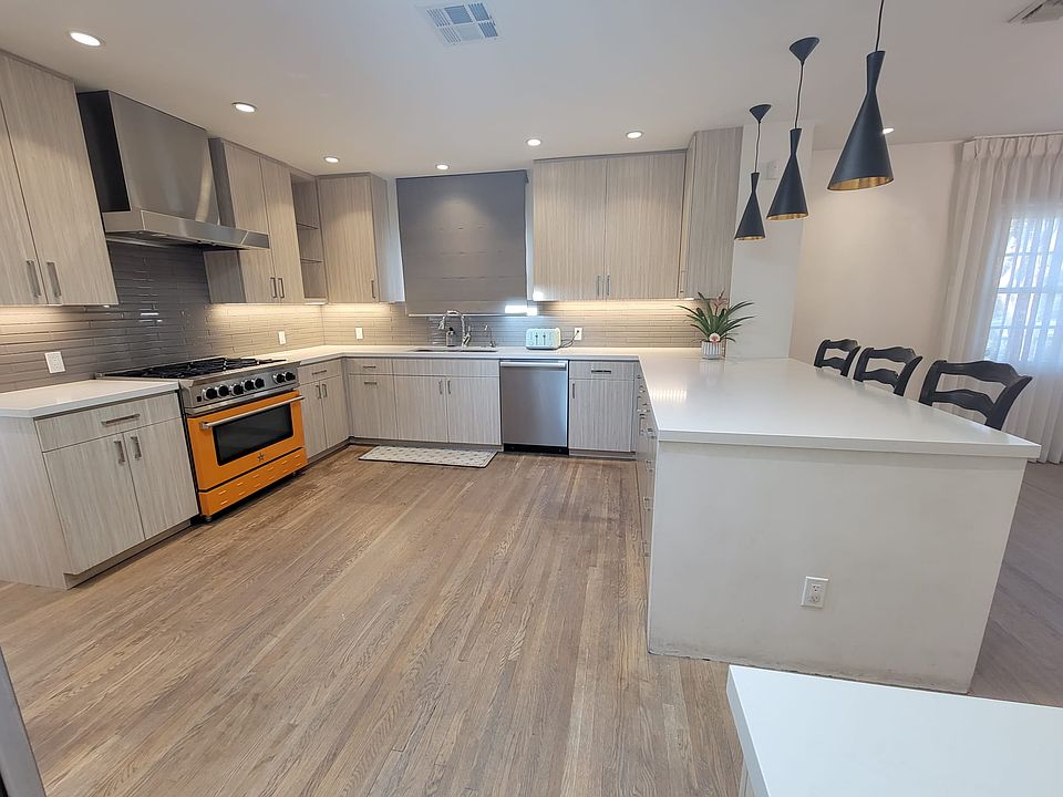 1st image of 12364 Emelita St