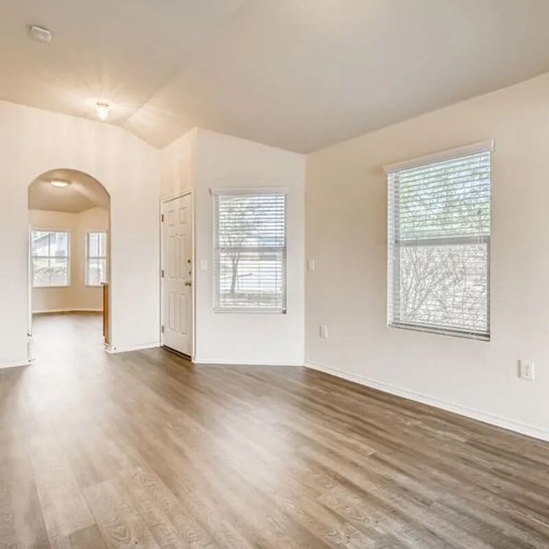 3 bed, 2.0 bath, 1402 sqft, $1,650 — Photo 4