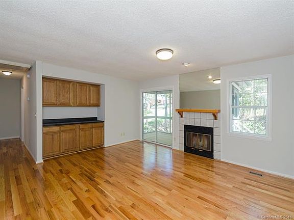 2nd image of 2 Clubhouse Ct