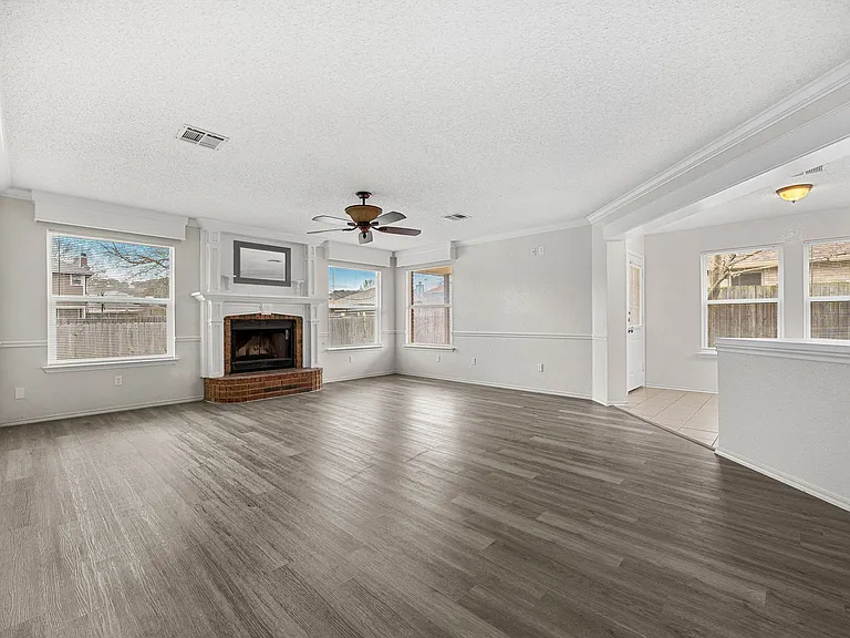 1005 Judy Ln — Photo 18