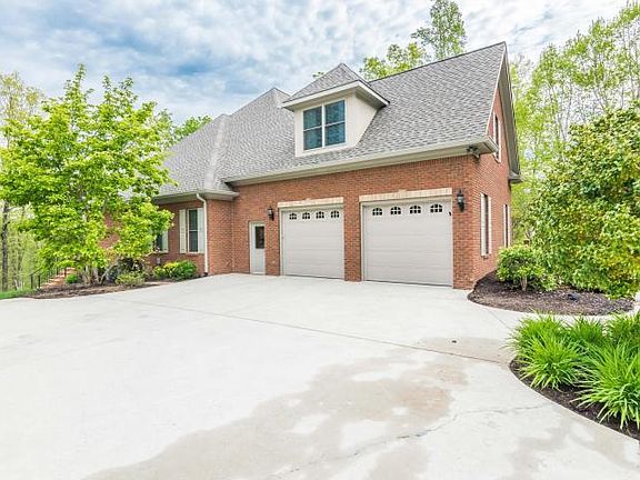 5th image of 1829 Emerald Pointe Dr