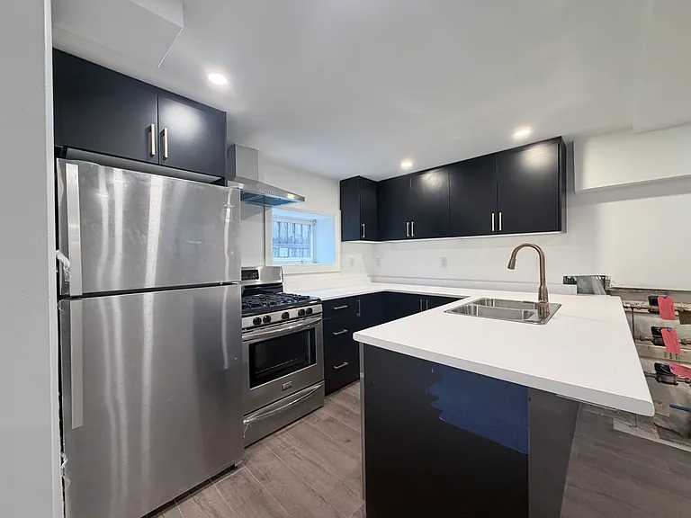 184 Ottawa St S #1 — Photo 4