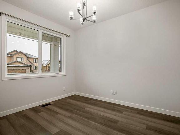 3rd image of 1505 Montrose Ter SE