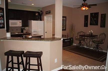 Open kitchen and breakfast area