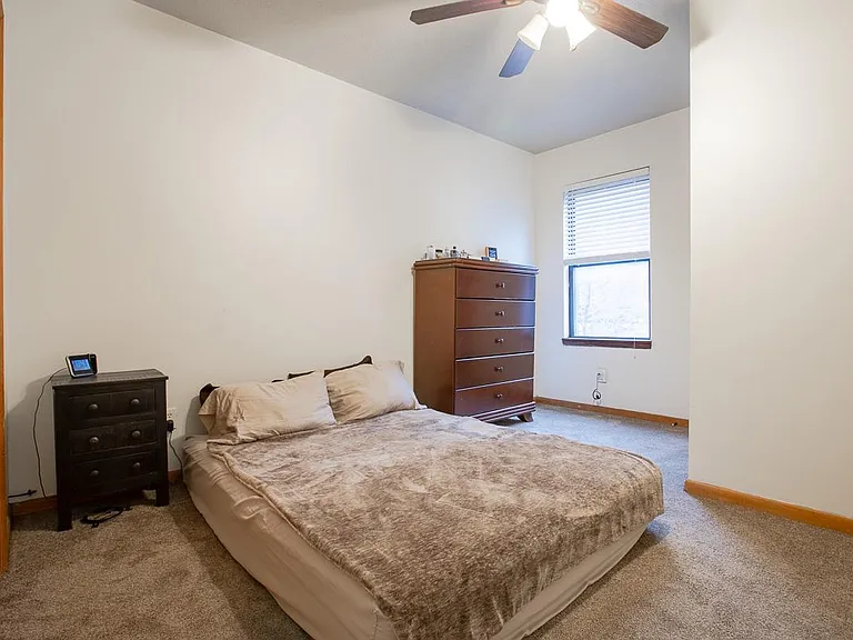 413 E Carson St — Photo 11