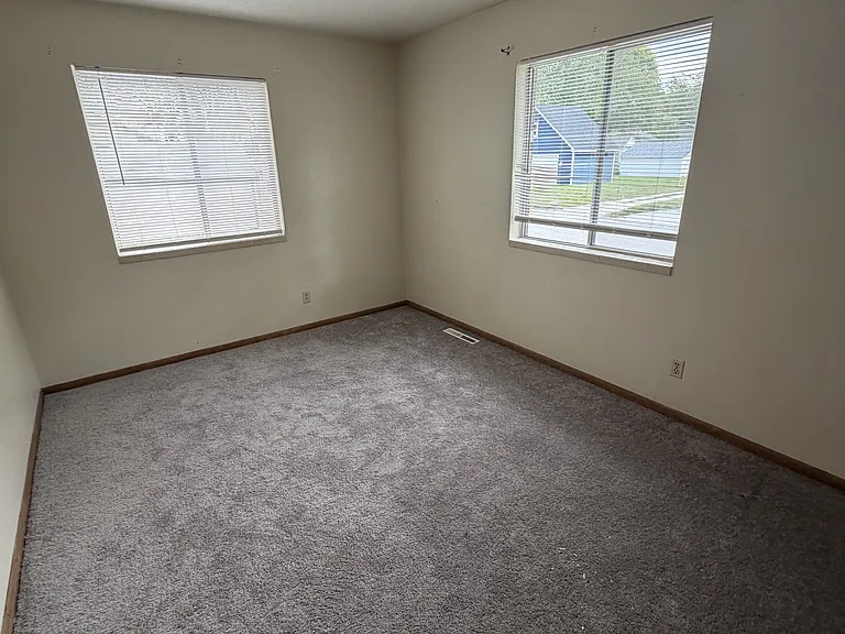 708 E Walnut St #101 — Photo 7
