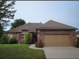 614 E Falls Cir, Ozark, MO 65721